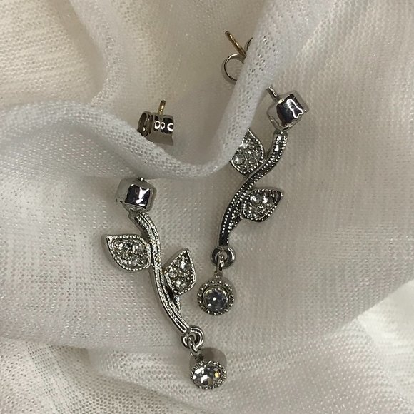 👗Pierced Earrings | Silver Tone Drop w/ Crystals - Picture 2 of 6